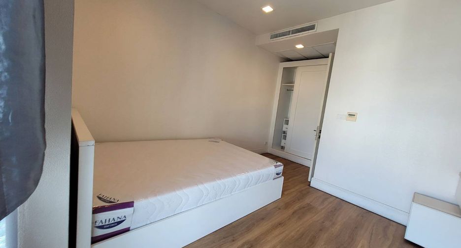 Condo en alquiler de 3 habitaciones en Khlong Toei, Bangkok