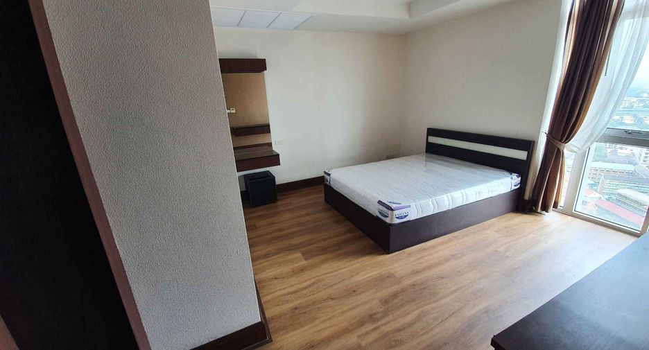 Condo en alquiler de 3 habitaciones en Khlong Toei, Bangkok
