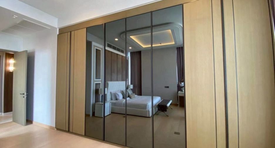 Condo en alquiler y en venta de 3 habitaciones en Watthana, Bangkok