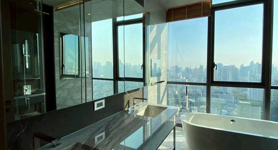 Condo en alquiler y en venta de 3 habitaciones en Watthana, Bangkok