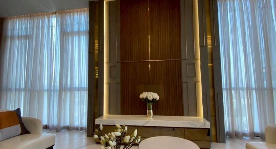 Condo en alquiler y en venta de 3 habitaciones en Watthana, Bangkok