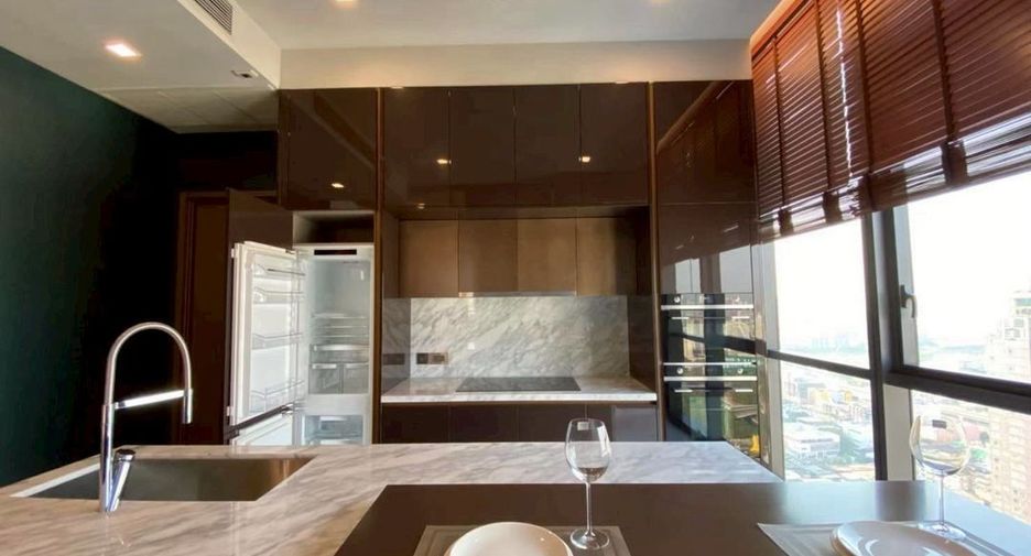Condo en alquiler y en venta de 3 habitaciones en Watthana, Bangkok