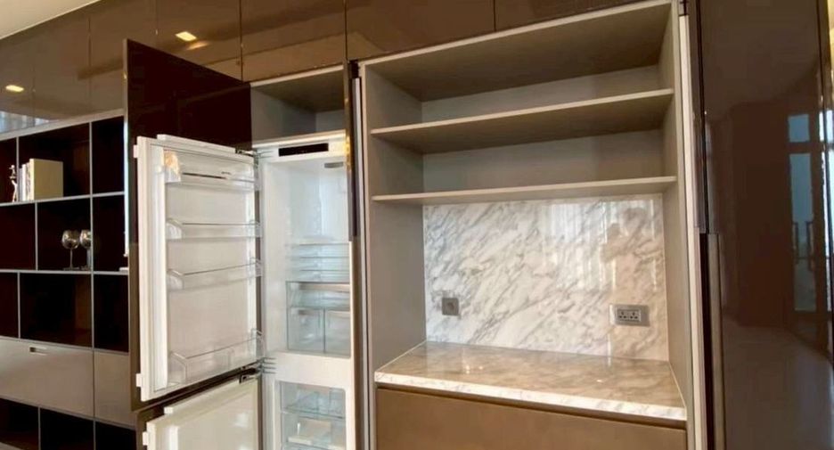 Condo en alquiler y en venta de 3 habitaciones en Watthana, Bangkok
