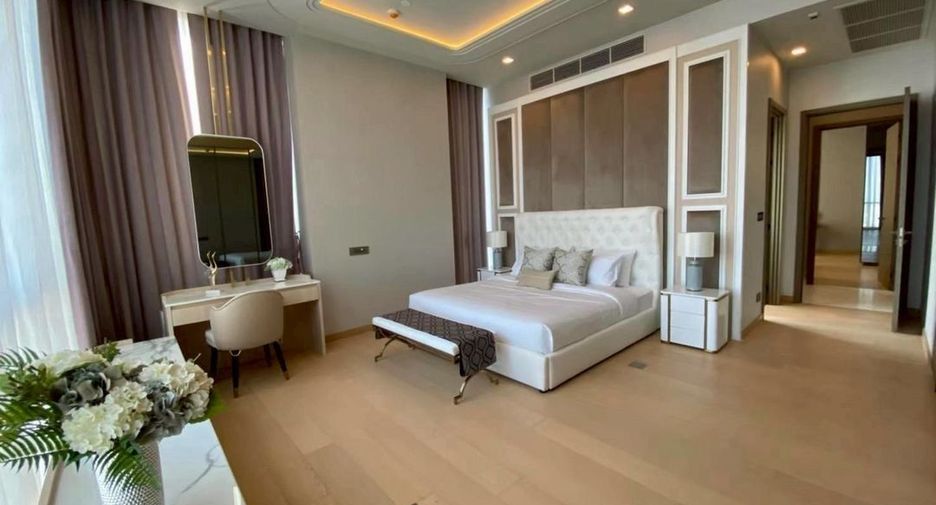 Condo en alquiler y en venta de 3 habitaciones en Watthana, Bangkok