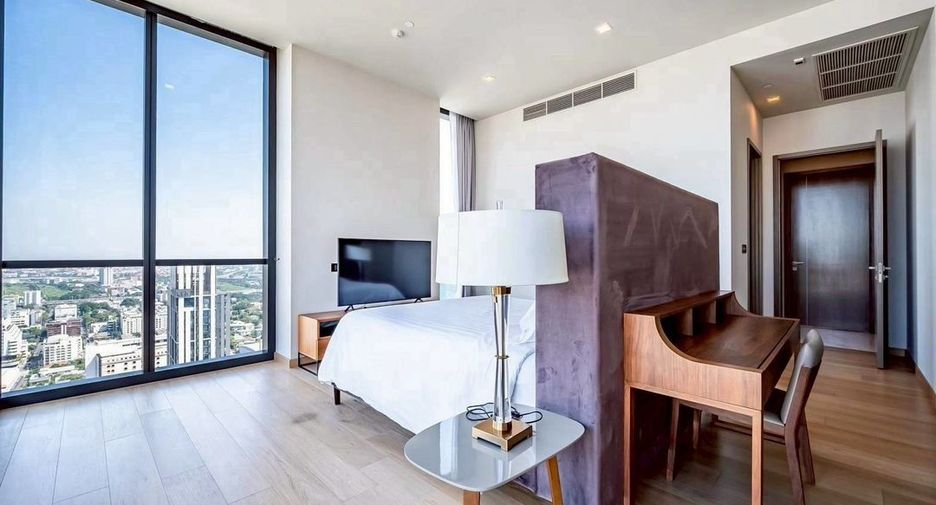 Condo en alquiler y en venta de 3 habitaciones en Watthana, Bangkok