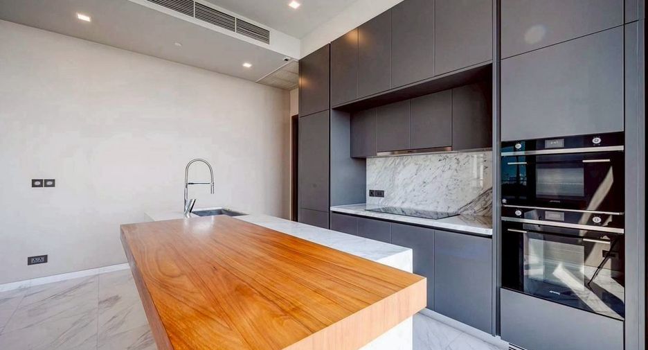 Condo en alquiler y en venta de 3 habitaciones en Watthana, Bangkok