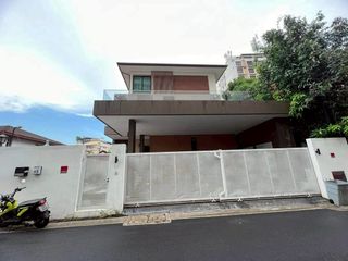 For rent 7 bedrooms house in Phaya Thai, Bangkok