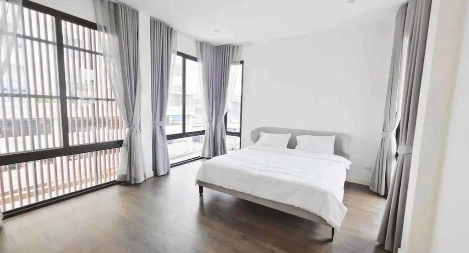 For rent 7 bedrooms house in Phaya Thai, Bangkok