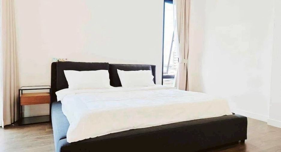 For rent 7 bedrooms house in Phaya Thai, Bangkok
