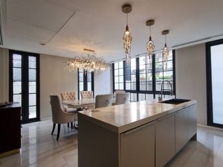 For rent そして for sale 4 ベッドルーム house in Watthana, Bangkok
