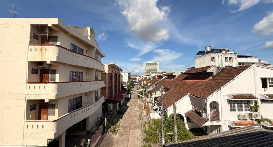 À louer 4 chambres local commercial à Mueang Chiang Mai, Chiang Mai