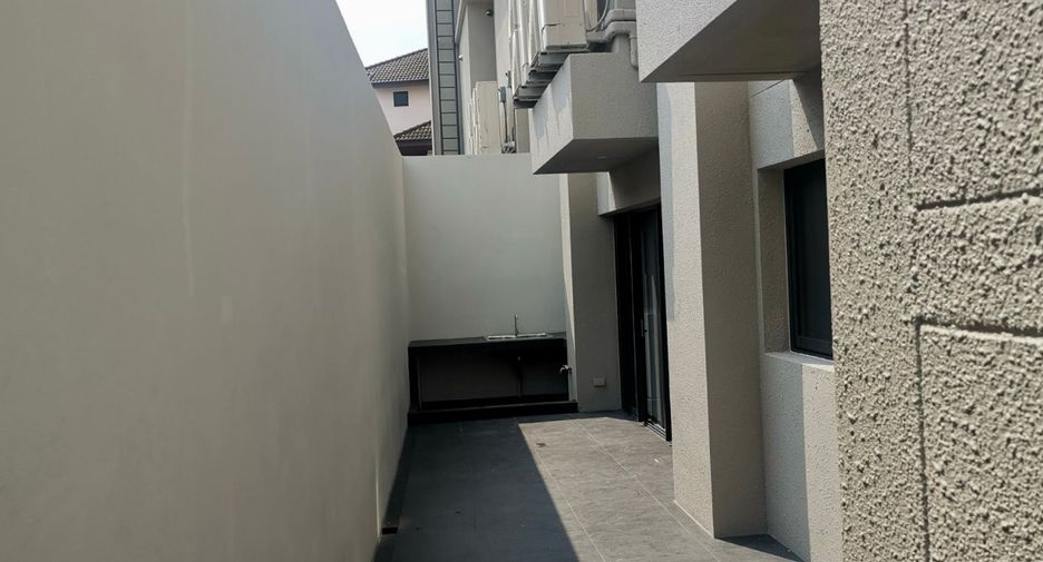À louer 4 chambres maison à Watthana, Bangkok