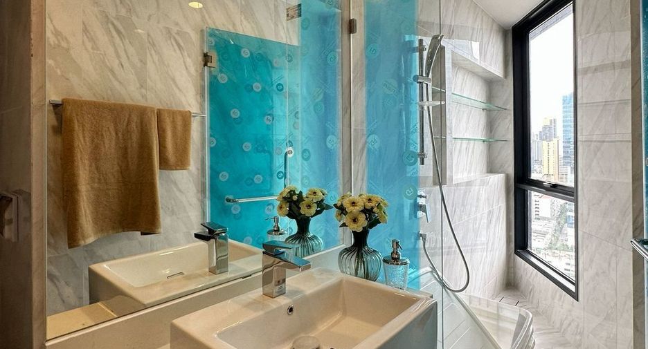 Condo en venta de 3 habitaciones en Khlong Toei, Bangkok