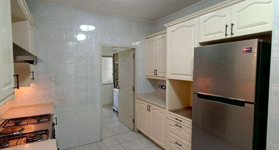 For rent 3 ベッドルーム condo in Khlong Toei, Bangkok