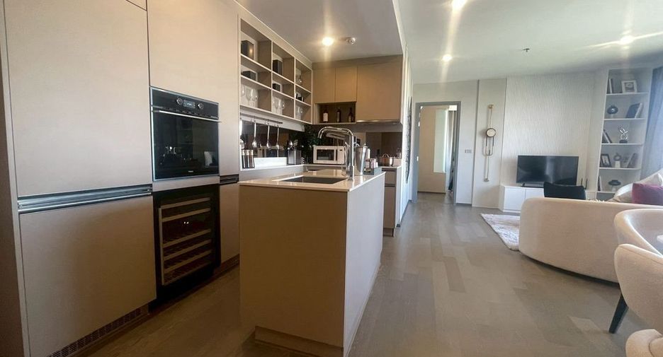 For rent 3 bedrooms condo in Khlong Toei, Bangkok