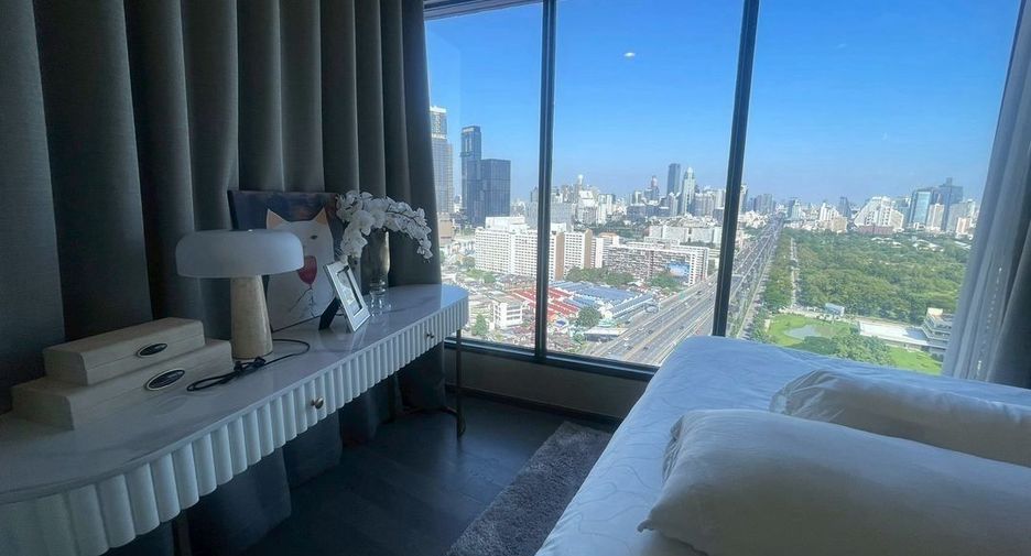 For rent 3 bedrooms condo in Khlong Toei, Bangkok
