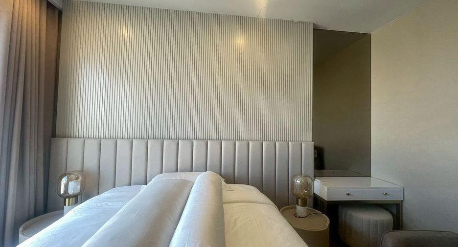 For rent 3 bedrooms condo in Khlong Toei, Bangkok