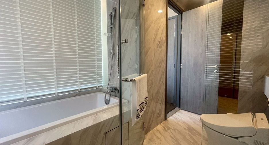 For rent 3 bedrooms condo in Khlong Toei, Bangkok