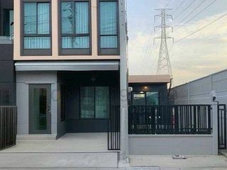 For rent 3 bedrooms townhouse in Bang Phli, Samut Prakan