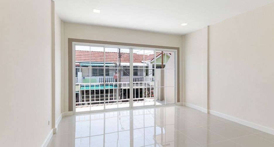 À vendre 3 chambres maison de ville à Mueang Nonthaburi, Nonthaburi