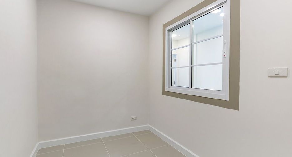À vendre 3 chambres maison de ville à Mueang Nonthaburi, Nonthaburi