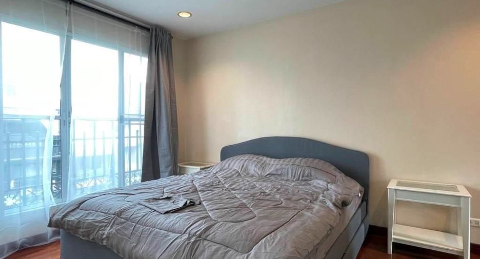 Casa adosada en alquiler y en venta de 4 habitaciones en Watthana, Bangkok