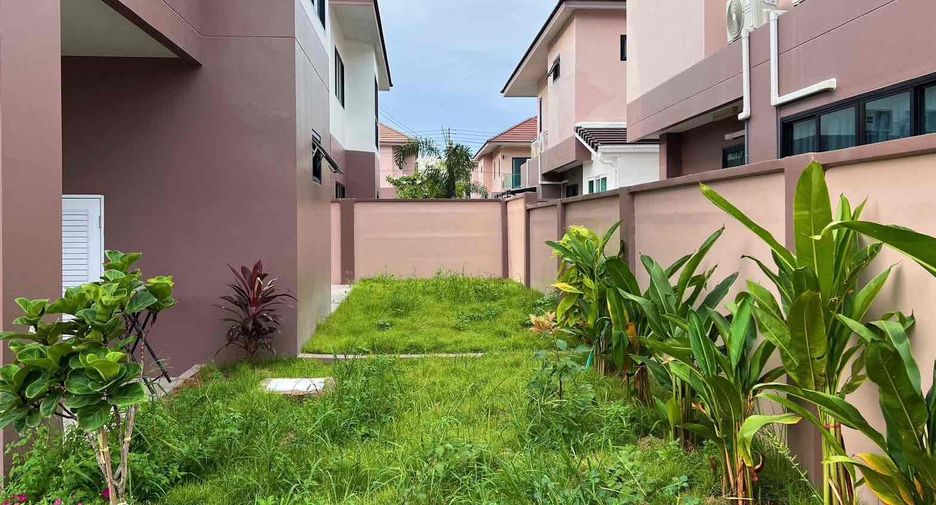 For rent 4 bedrooms villa in East Pattaya, Pattaya