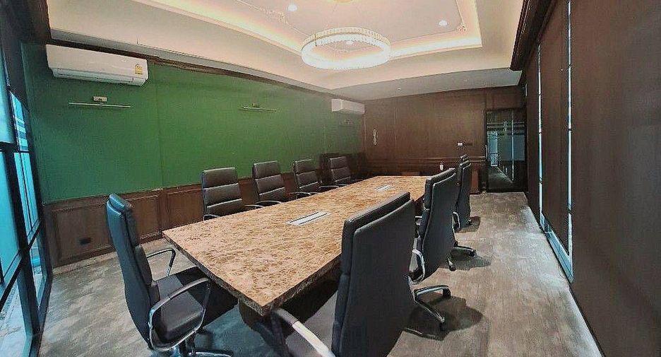 Oficina en alquiler de 8 habitaciones en Lat Phrao, Bangkok