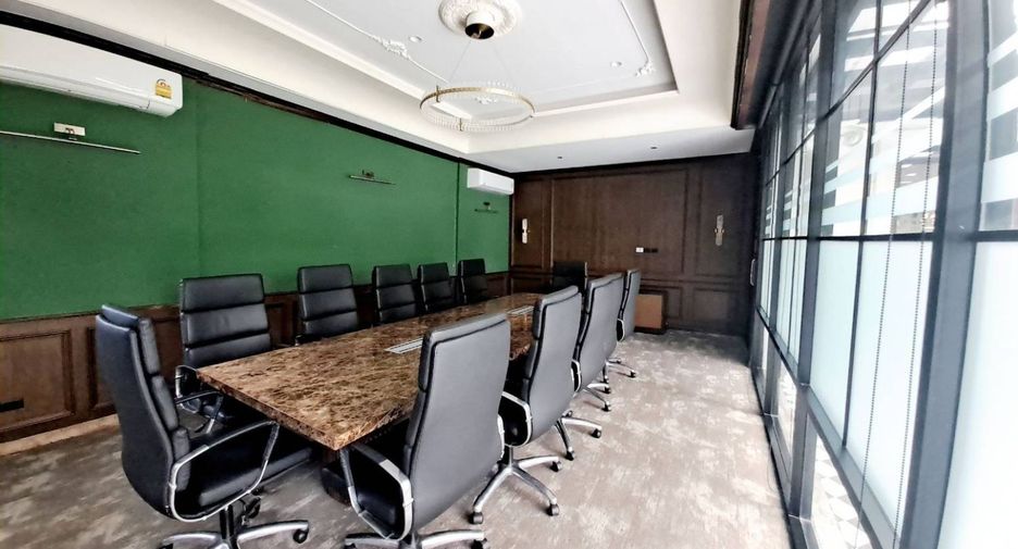 Oficina en alquiler de 8 habitaciones en Lat Phrao, Bangkok