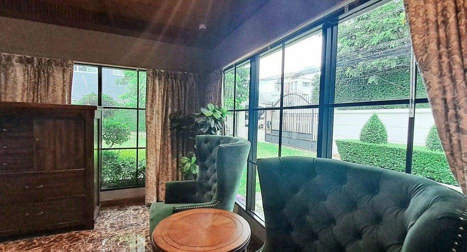 Oficina en alquiler de 8 habitaciones en Lat Phrao, Bangkok