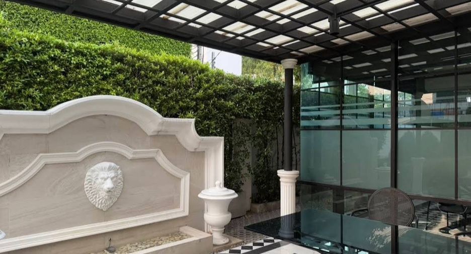 Oficina en alquiler de 8 habitaciones en Lat Phrao, Bangkok