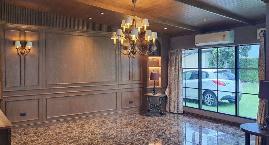 Oficina en alquiler de 8 habitaciones en Lat Phrao, Bangkok