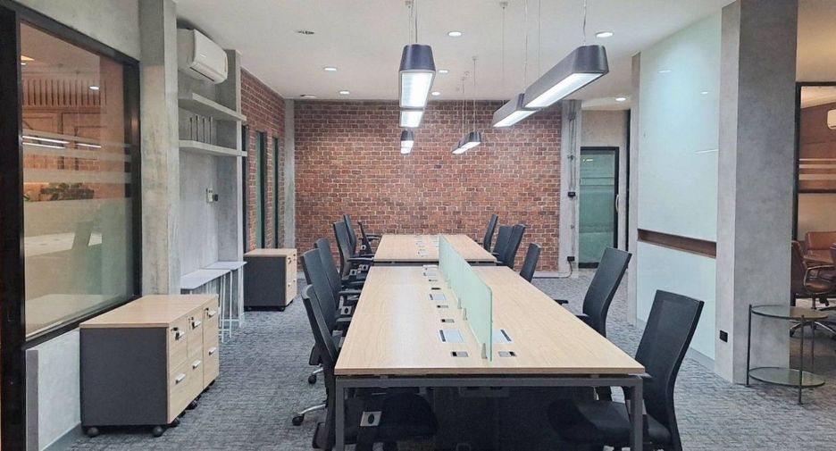 Oficina en alquiler de 8 habitaciones en Lat Phrao, Bangkok