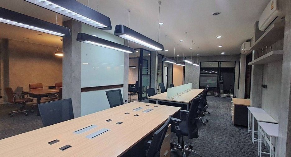 Oficina en alquiler de 8 habitaciones en Lat Phrao, Bangkok