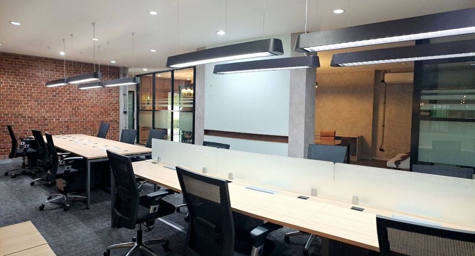 Oficina en alquiler de 8 habitaciones en Lat Phrao, Bangkok