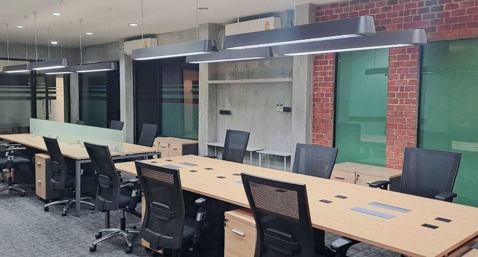 Oficina en alquiler de 8 habitaciones en Lat Phrao, Bangkok