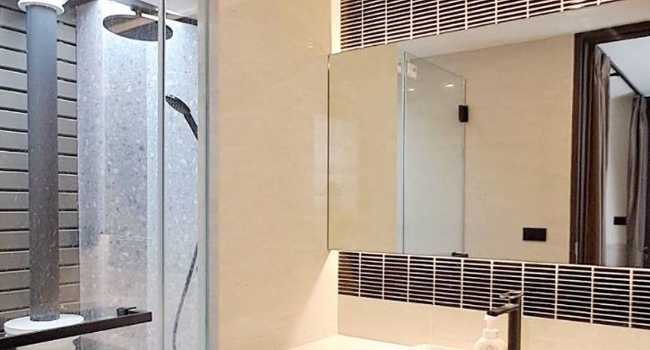 Oficina en alquiler de 8 habitaciones en Lat Phrao, Bangkok