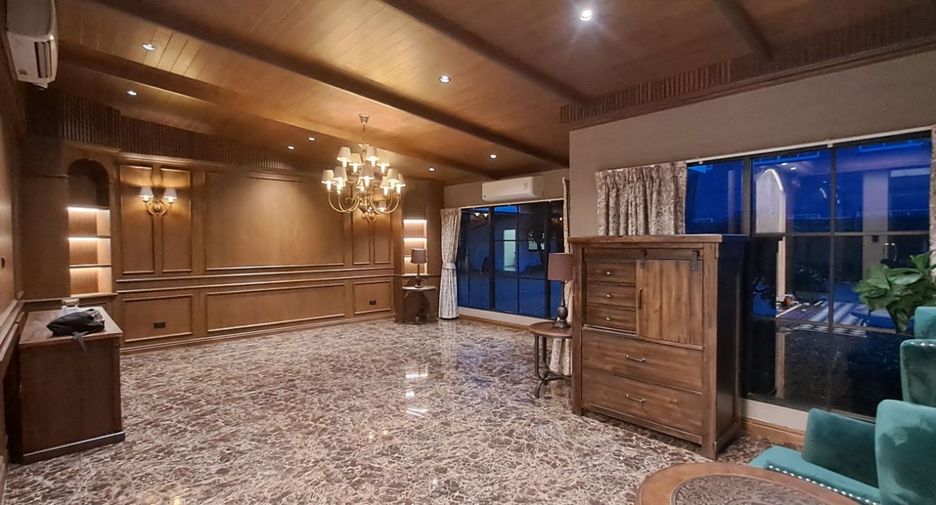 Oficina en alquiler de 8 habitaciones en Lat Phrao, Bangkok