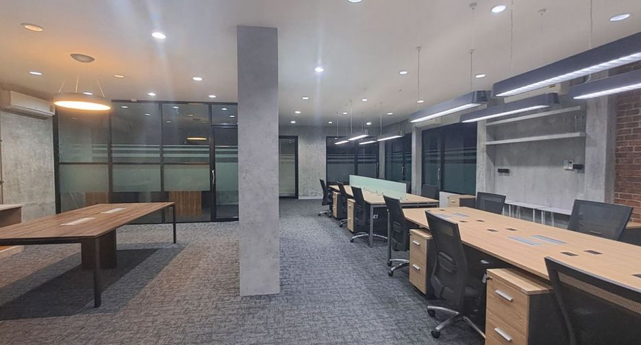 Oficina en alquiler de 8 habitaciones en Lat Phrao, Bangkok