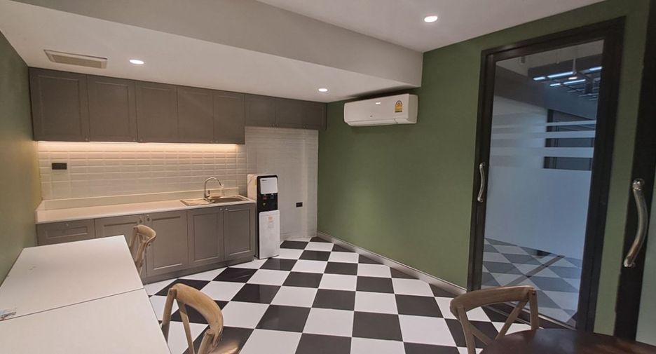 Oficina en alquiler de 8 habitaciones en Lat Phrao, Bangkok