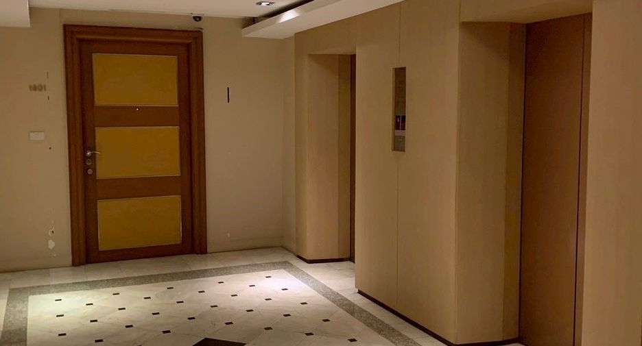 For sale 2 bedrooms condo in Khlong Toei, Bangkok