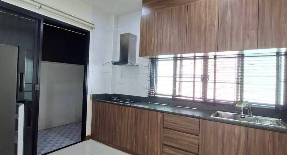 For rent and for sale 4 bedrooms house in Mueang Chiang Mai, Chiang Mai