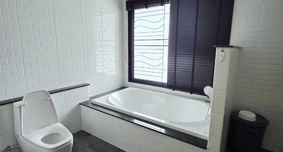 For rent and for sale 4 bedrooms house in Mueang Chiang Mai, Chiang Mai
