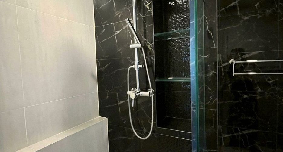 For sale 2 bedrooms condo in Khlong Toei, Bangkok