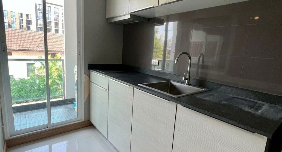 For sale 2 bedrooms condo in Khlong Toei, Bangkok