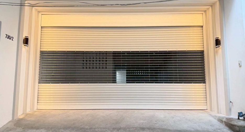 For sale 4 bedrooms townhouse in Phra Khanong, Bangkok