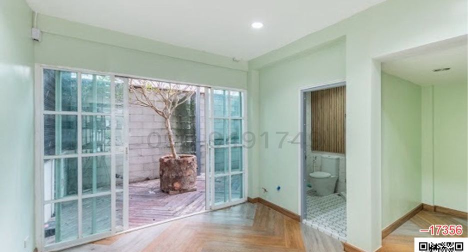 For sale 4 bedrooms townhouse in Chatuchak, Bangkok