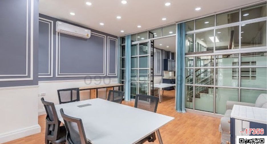 For sale 4 bedrooms townhouse in Chatuchak, Bangkok