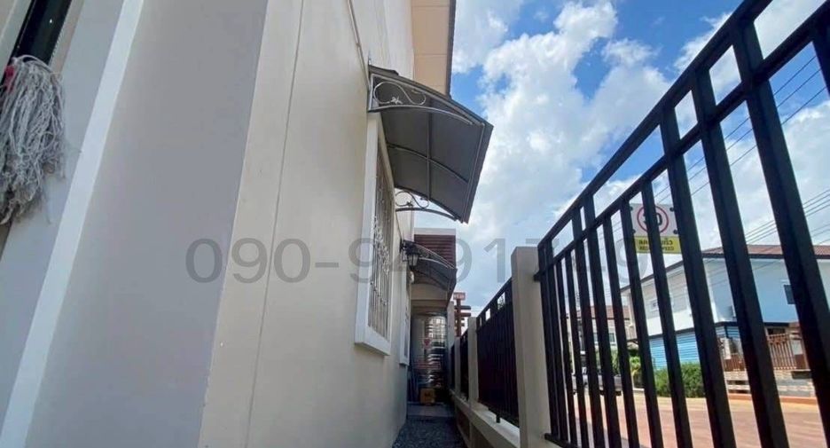 For rent 4 bedrooms townhouse in Khlong Sam Wa, Bangkok