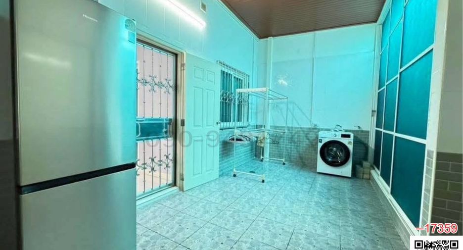 For rent 4 bedrooms townhouse in Khlong Sam Wa, Bangkok